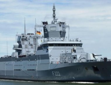 Μετά τα υποβρύχια και οι γερμανικές φρεγάτες... γέρνουν! (φωτό, βίντεο)